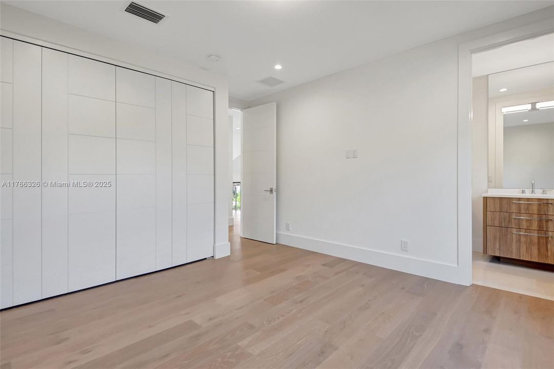 На продажу: $2,845,000 (5 спален, 5 ванн, 3573 Квадратных фут)