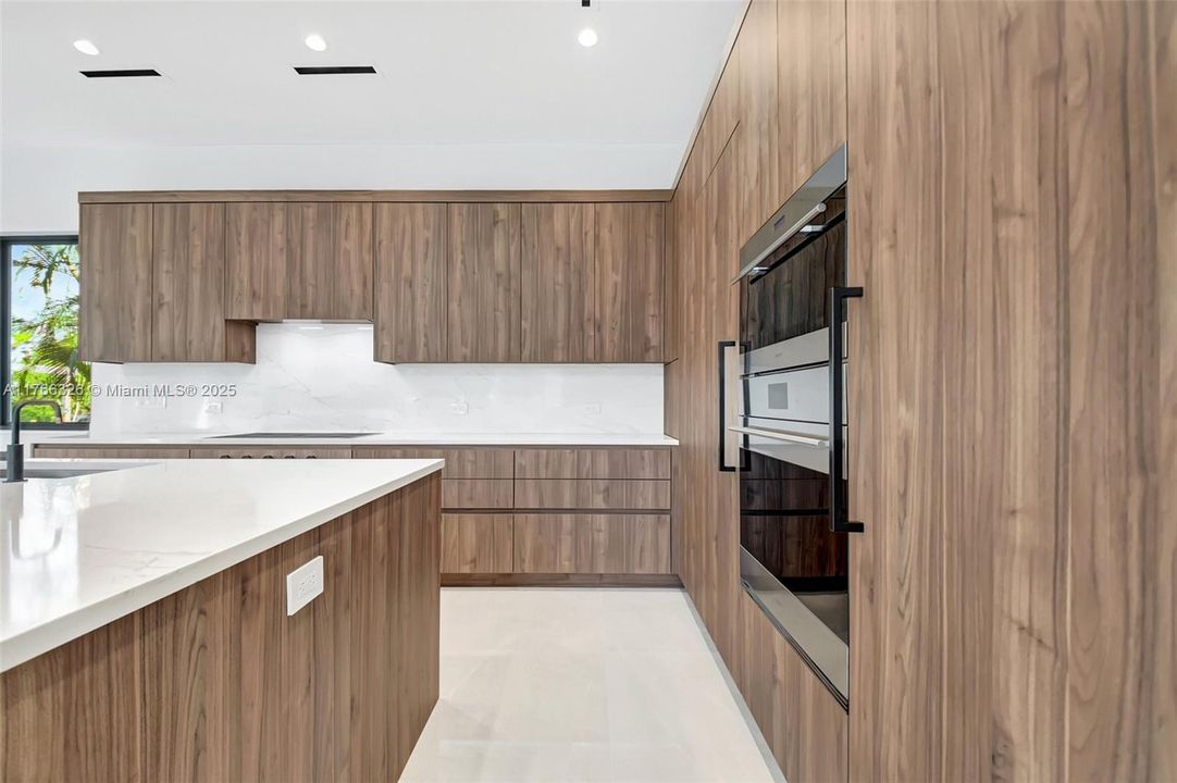 На продажу: $2,845,000 (5 спален, 5 ванн, 3573 Квадратных фут)