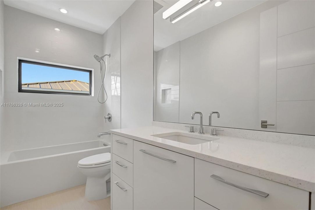 На продажу: $2,845,000 (5 спален, 5 ванн, 3573 Квадратных фут)