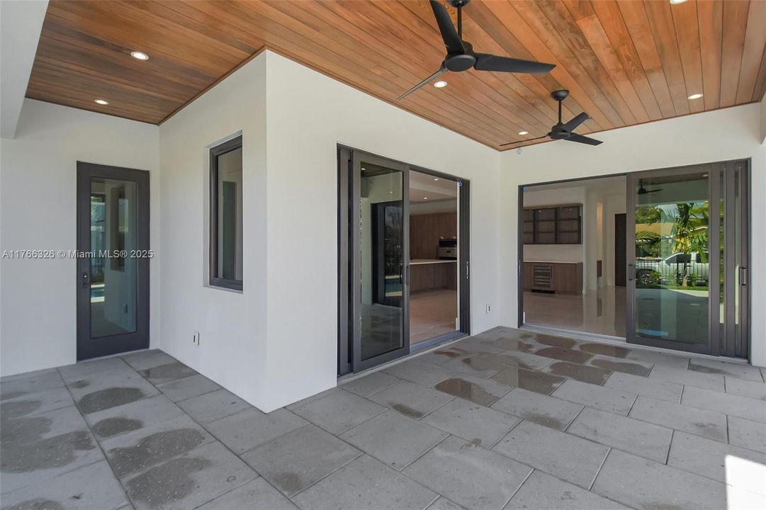 На продажу: $2,845,000 (5 спален, 5 ванн, 3573 Квадратных фут)