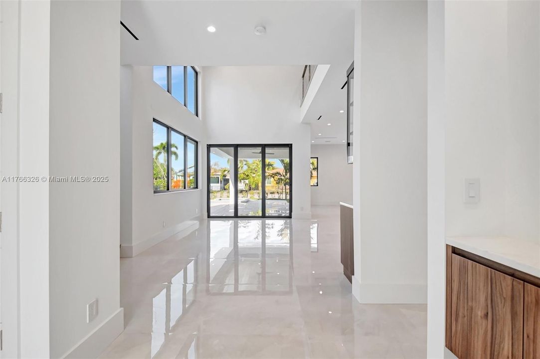 На продажу: $2,845,000 (5 спален, 5 ванн, 3573 Квадратных фут)