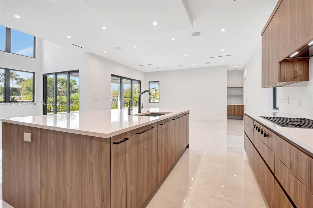 На продажу: $2,845,000 (5 спален, 5 ванн, 3573 Квадратных фут)