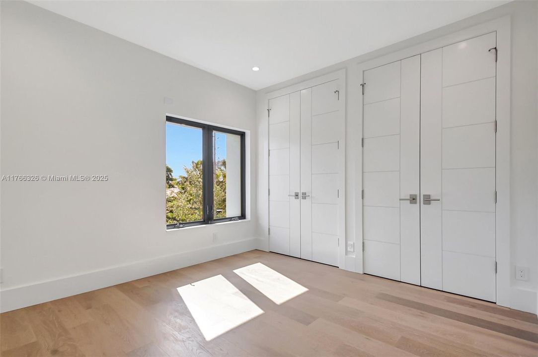 На продажу: $2,845,000 (5 спален, 5 ванн, 3573 Квадратных фут)