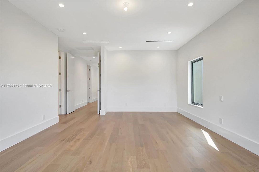 На продажу: $2,845,000 (5 спален, 5 ванн, 3573 Квадратных фут)