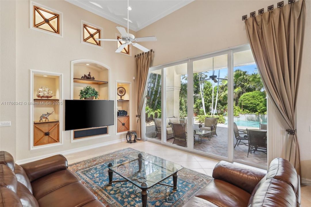 最近售出: $1,825,000 (4 贝兹, 2 浴室, 3008 平方英尺)