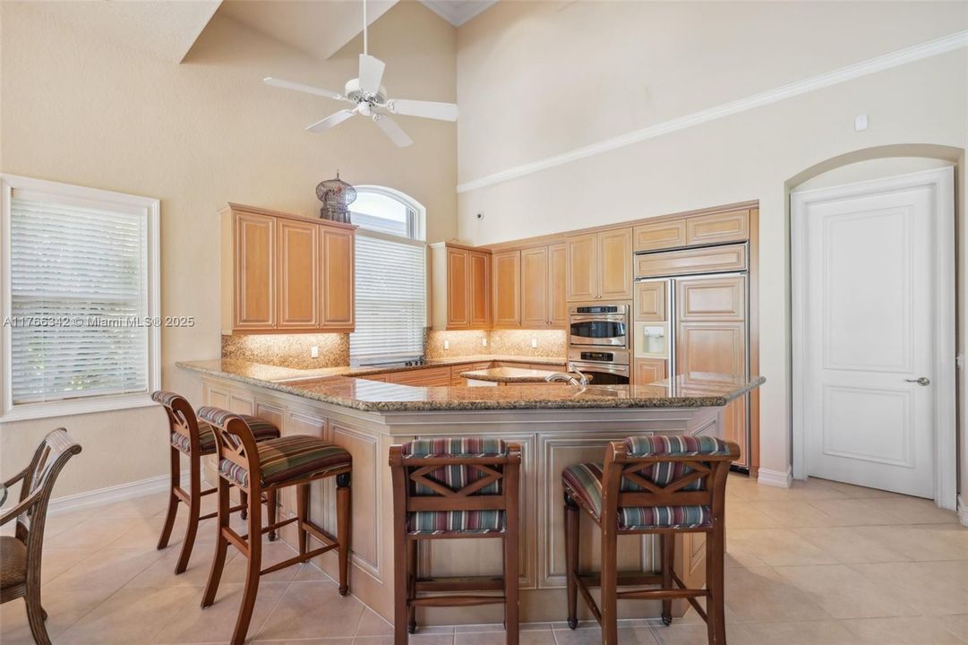 最近售出: $1,825,000 (4 贝兹, 2 浴室, 3008 平方英尺)