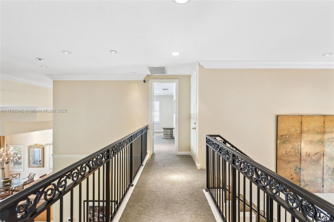 最近售出: $1,825,000 (4 贝兹, 2 浴室, 3008 平方英尺)