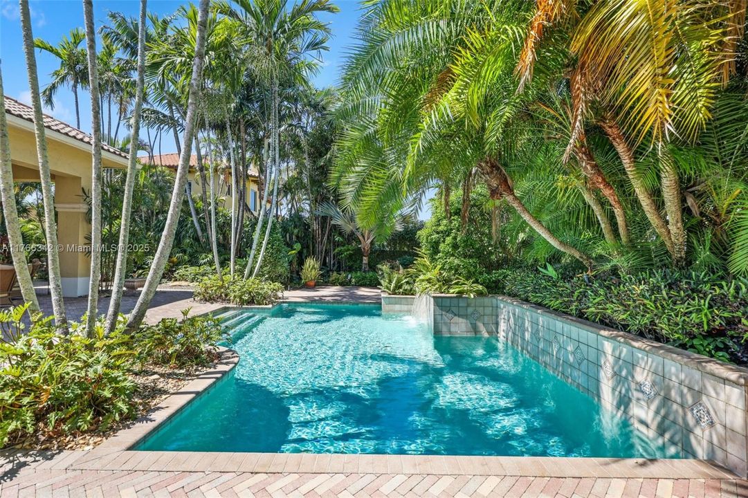 最近售出: $1,825,000 (4 贝兹, 2 浴室, 3008 平方英尺)