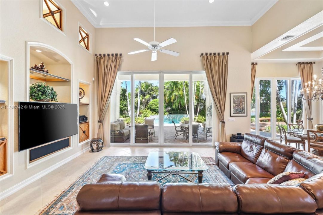 最近售出: $1,825,000 (4 贝兹, 2 浴室, 3008 平方英尺)