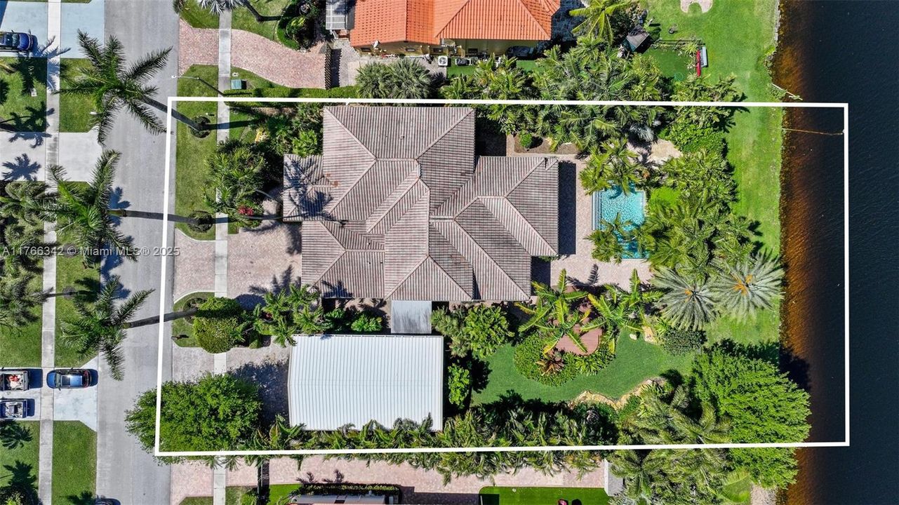 最近售出: $1,825,000 (4 贝兹, 2 浴室, 3008 平方英尺)