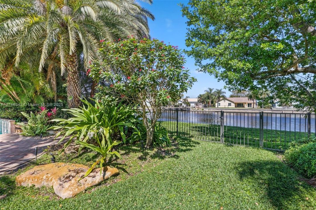 最近售出: $1,825,000 (4 贝兹, 2 浴室, 3008 平方英尺)