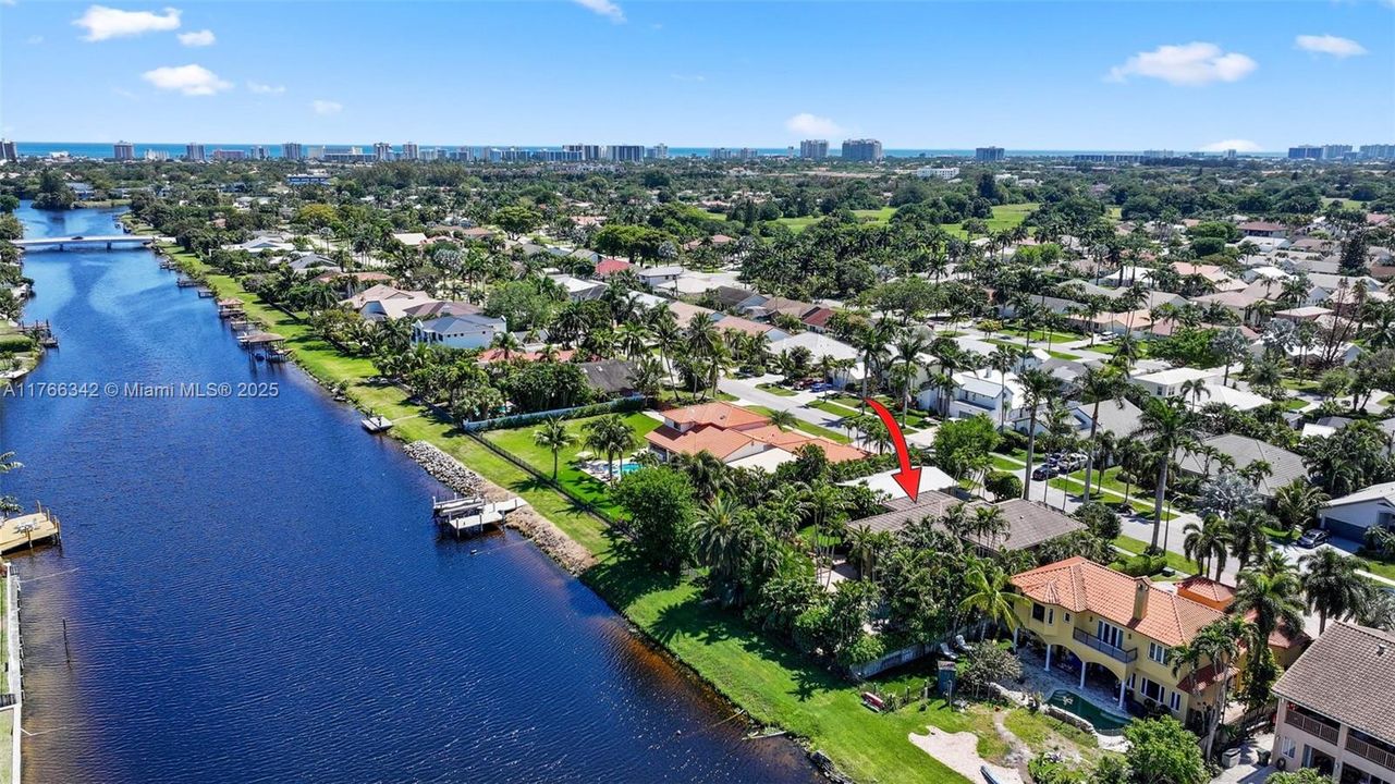 最近售出: $1,825,000 (4 贝兹, 2 浴室, 3008 平方英尺)