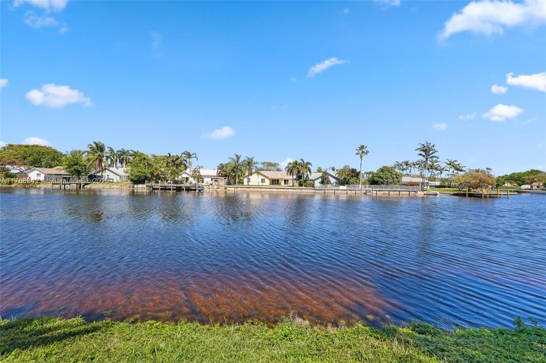 最近售出: $1,825,000 (4 贝兹, 2 浴室, 3008 平方英尺)