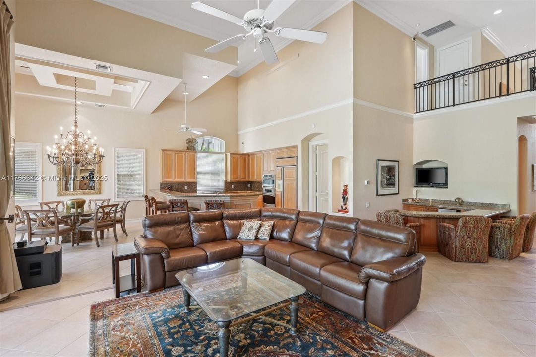 最近售出: $1,825,000 (4 贝兹, 2 浴室, 3008 平方英尺)