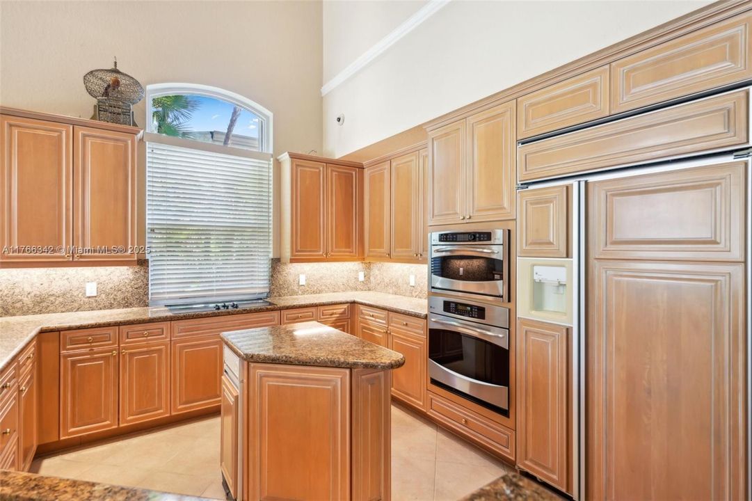 最近售出: $1,825,000 (4 贝兹, 2 浴室, 3008 平方英尺)