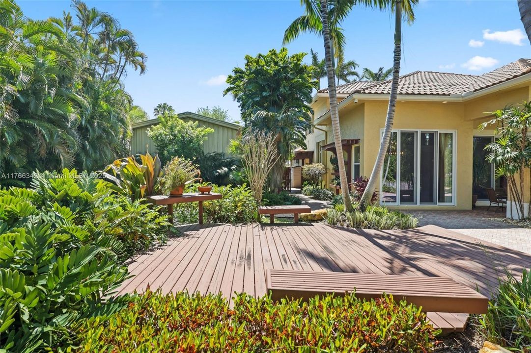 最近售出: $1,825,000 (4 贝兹, 2 浴室, 3008 平方英尺)