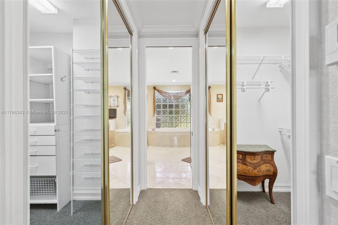 最近售出: $1,825,000 (4 贝兹, 2 浴室, 3008 平方英尺)