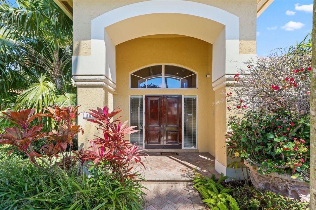 最近售出: $1,825,000 (4 贝兹, 2 浴室, 3008 平方英尺)