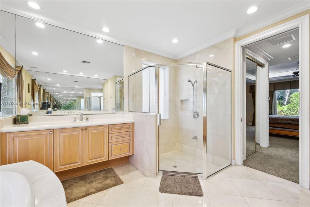 最近售出: $1,825,000 (4 贝兹, 2 浴室, 3008 平方英尺)