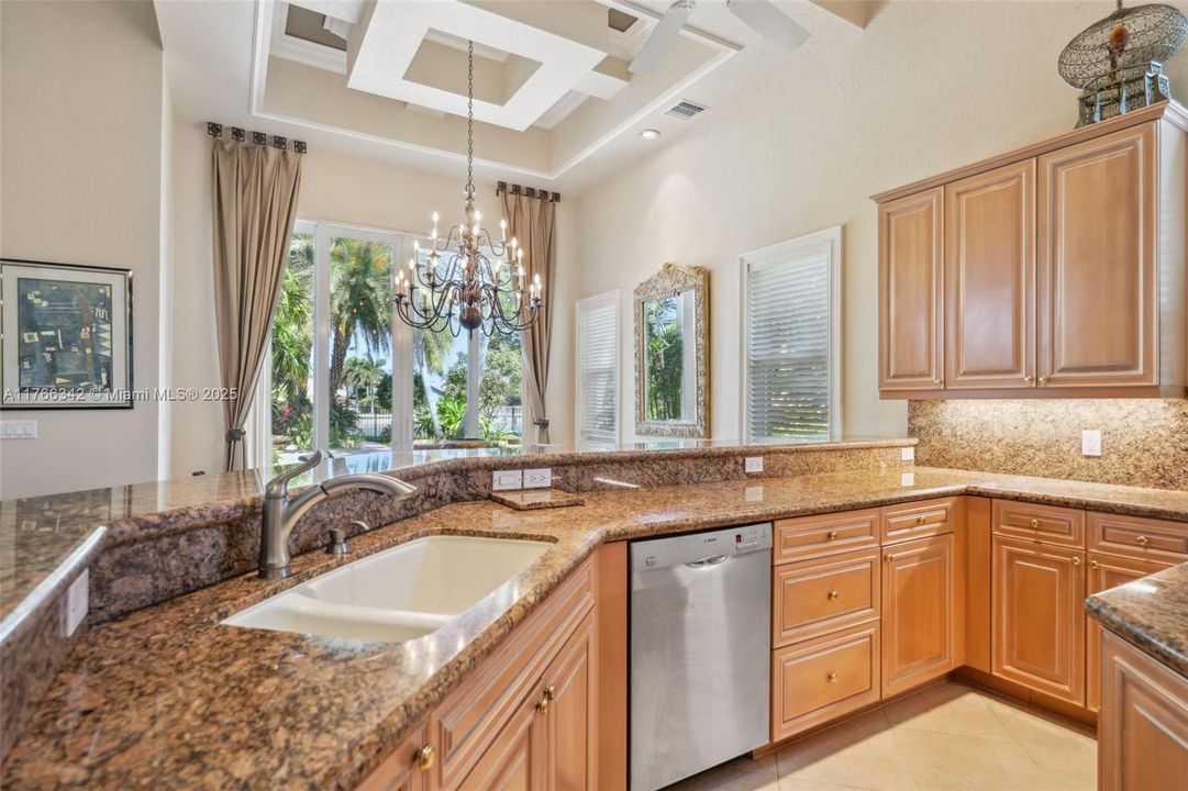 最近售出: $1,825,000 (4 贝兹, 2 浴室, 3008 平方英尺)