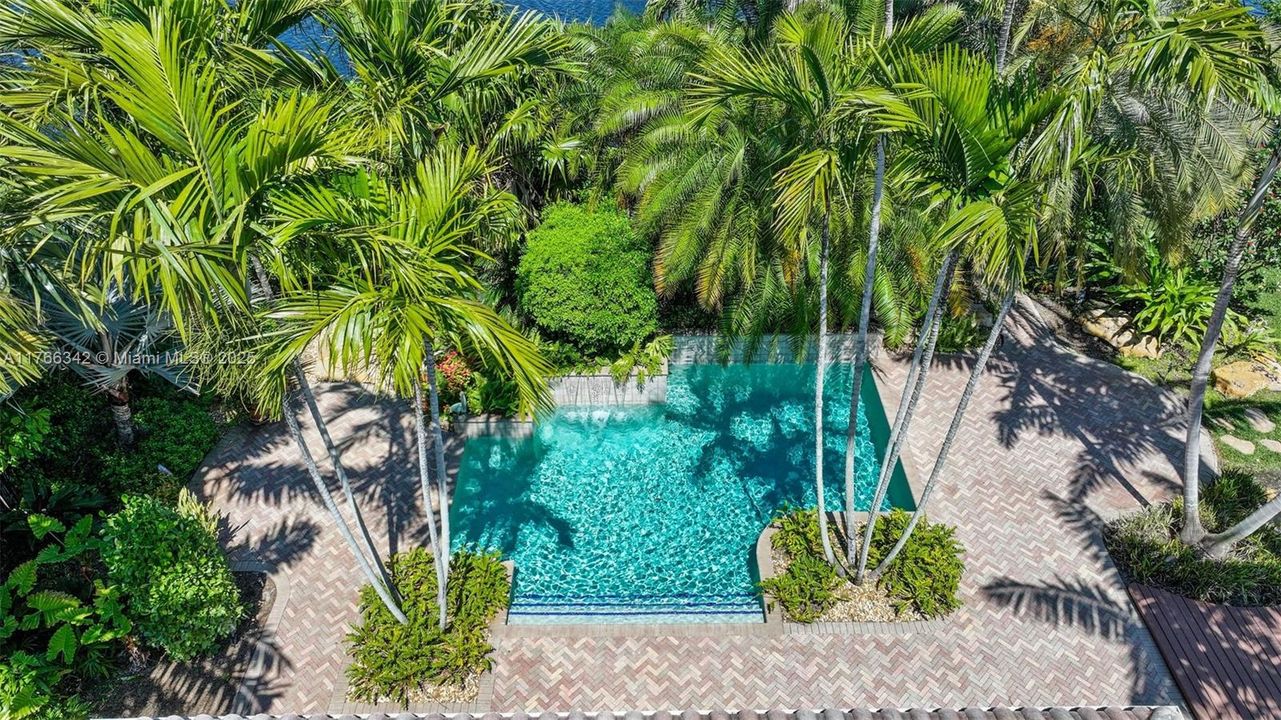 最近售出: $1,825,000 (4 贝兹, 2 浴室, 3008 平方英尺)