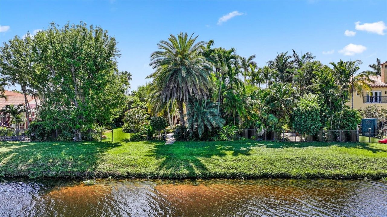 最近售出: $1,825,000 (4 贝兹, 2 浴室, 3008 平方英尺)