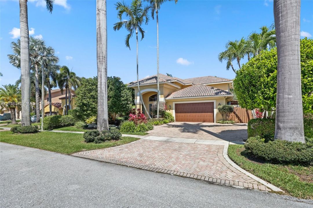 最近售出: $1,825,000 (4 贝兹, 2 浴室, 3008 平方英尺)