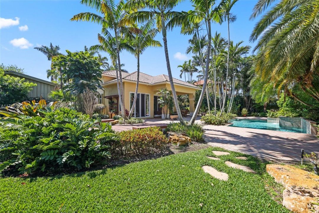 最近售出: $1,825,000 (4 贝兹, 2 浴室, 3008 平方英尺)