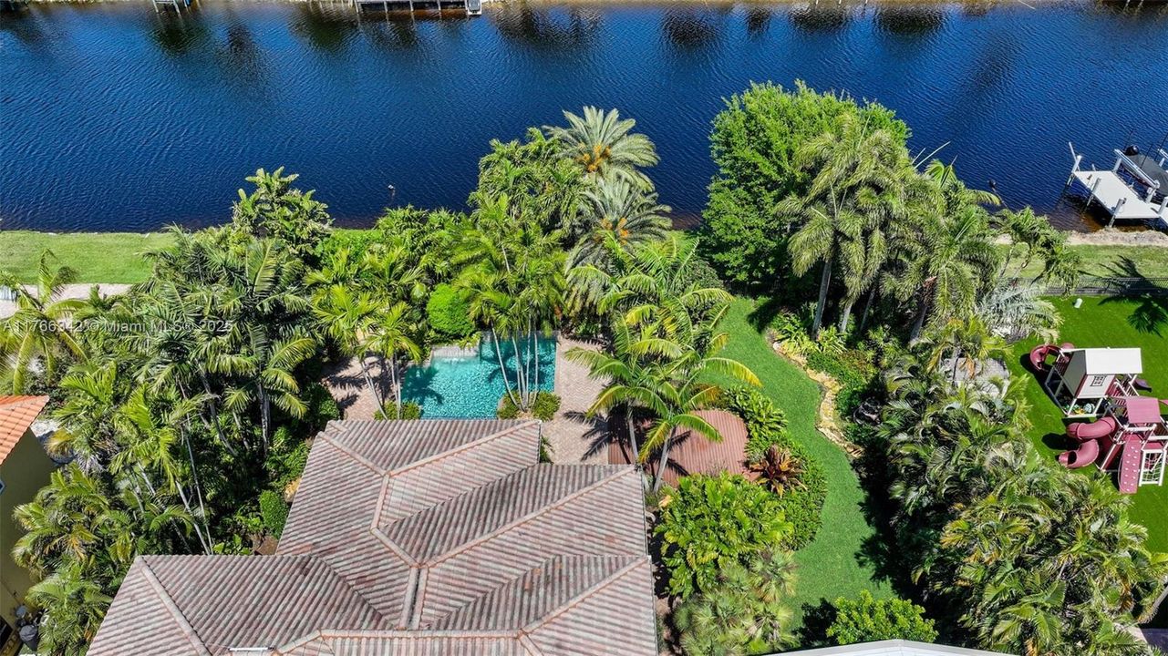 最近售出: $1,825,000 (4 贝兹, 2 浴室, 3008 平方英尺)