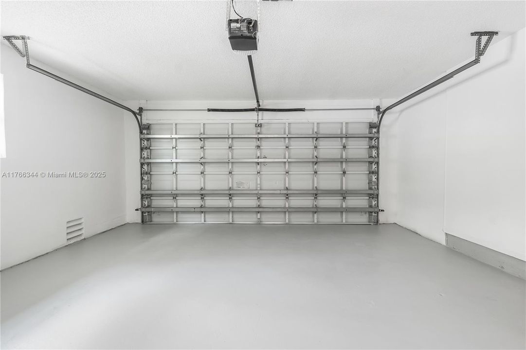 Active With Contract: $725,999 (4 beds, 2 baths, 2566 Square Feet)