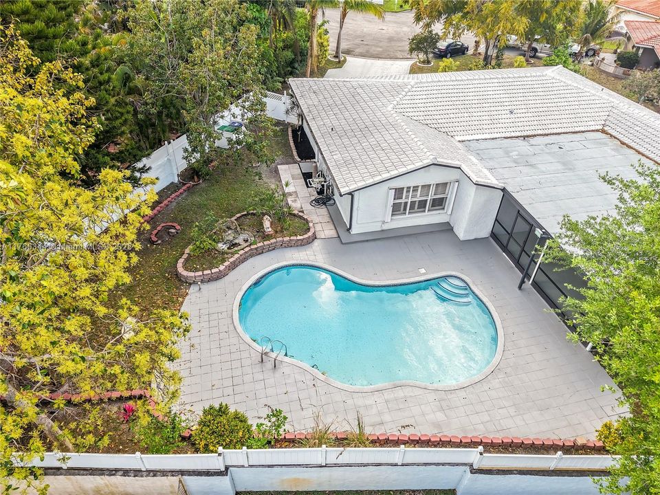 Active With Contract: $725,999 (4 beds, 2 baths, 2566 Square Feet)