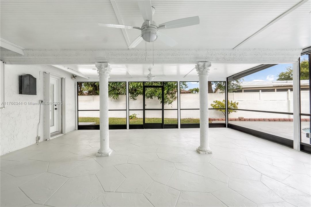 Active With Contract: $725,999 (4 beds, 2 baths, 2566 Square Feet)