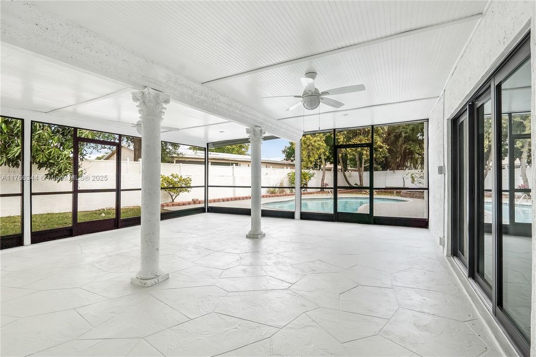 Active With Contract: $725,999 (4 beds, 2 baths, 2566 Square Feet)