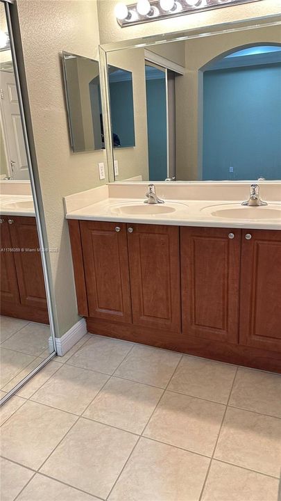 Recientemente alquilado: $3,300 (3 camas, 2 baños, 1471 Pies cuadrados)