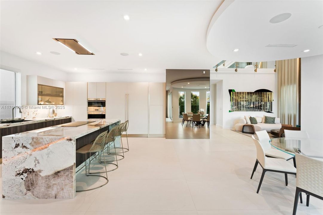 На продажу: $3,495,000 (5 спален, 5 ванн, 3737 Квадратных фут)