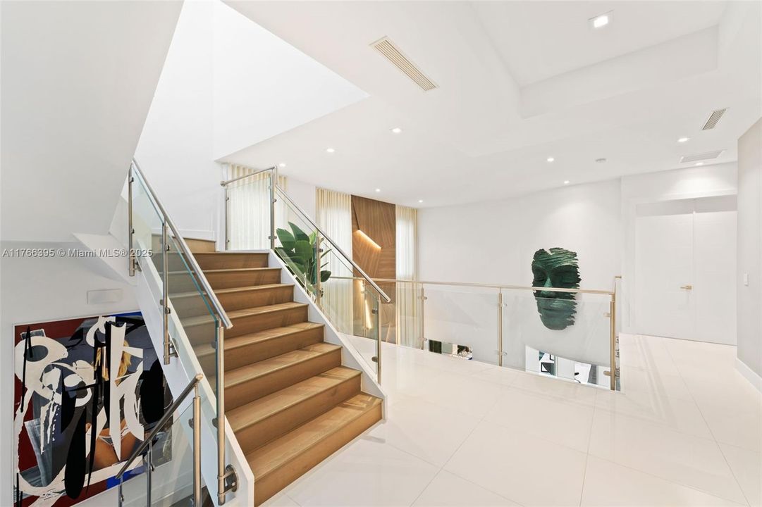 На продажу: $3,495,000 (5 спален, 5 ванн, 3737 Квадратных фут)