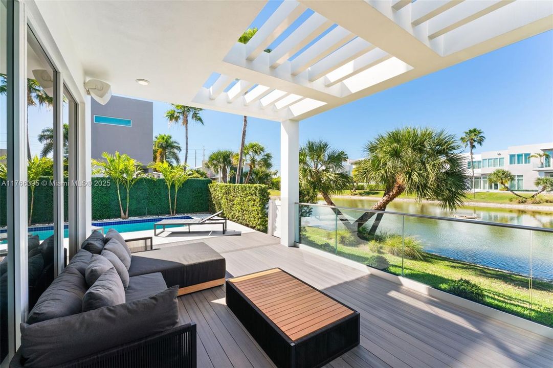 На продажу: $3,495,000 (5 спален, 5 ванн, 3737 Квадратных фут)