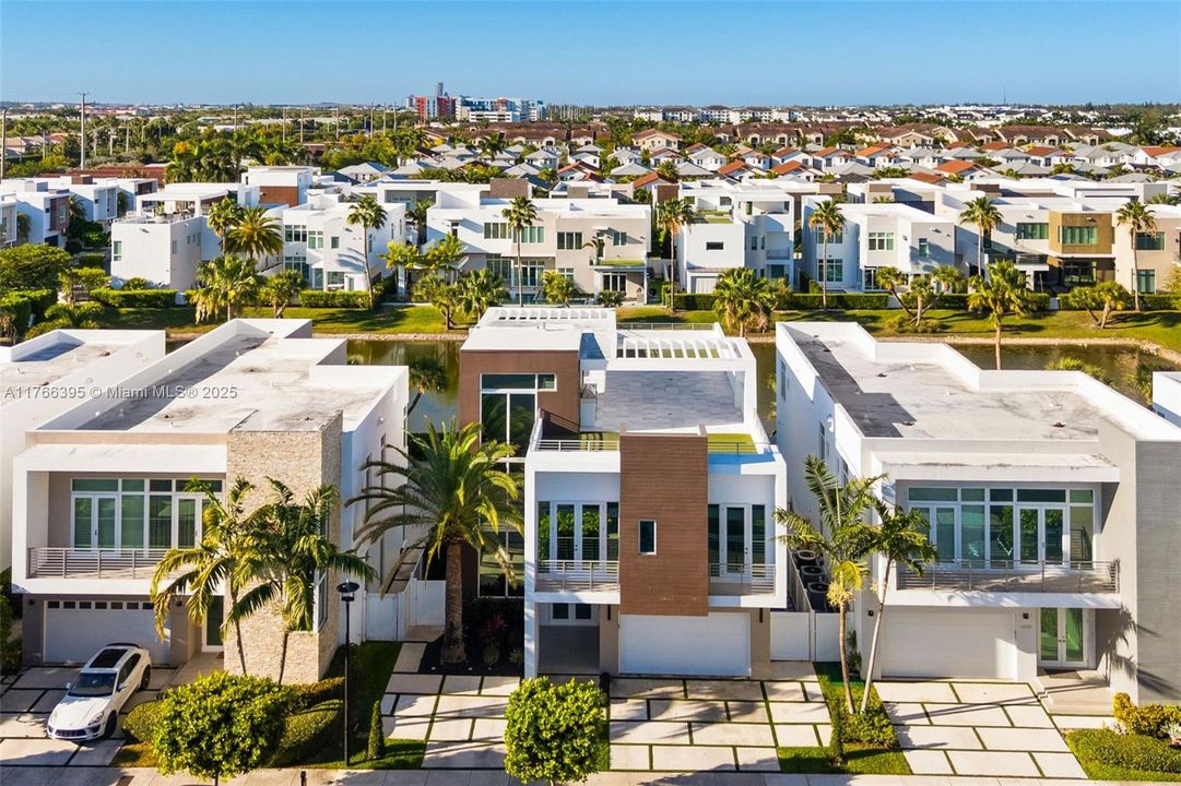 На продажу: $3,495,000 (5 спален, 5 ванн, 3737 Квадратных фут)