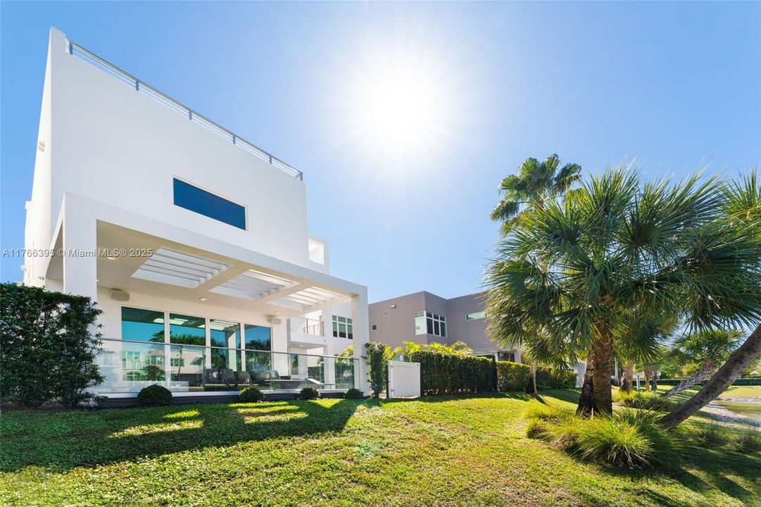 На продажу: $3,495,000 (5 спален, 5 ванн, 3737 Квадратных фут)