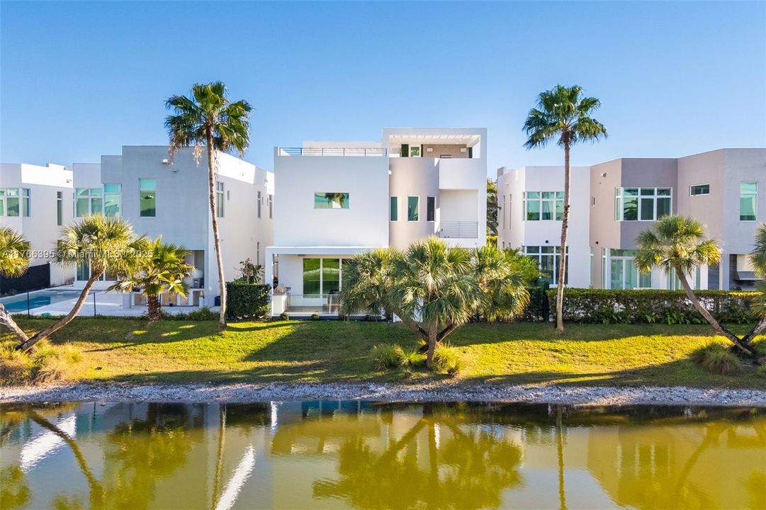 На продажу: $3,495,000 (5 спален, 5 ванн, 3737 Квадратных фут)