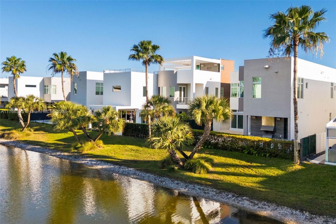 На продажу: $3,495,000 (5 спален, 5 ванн, 3737 Квадратных фут)