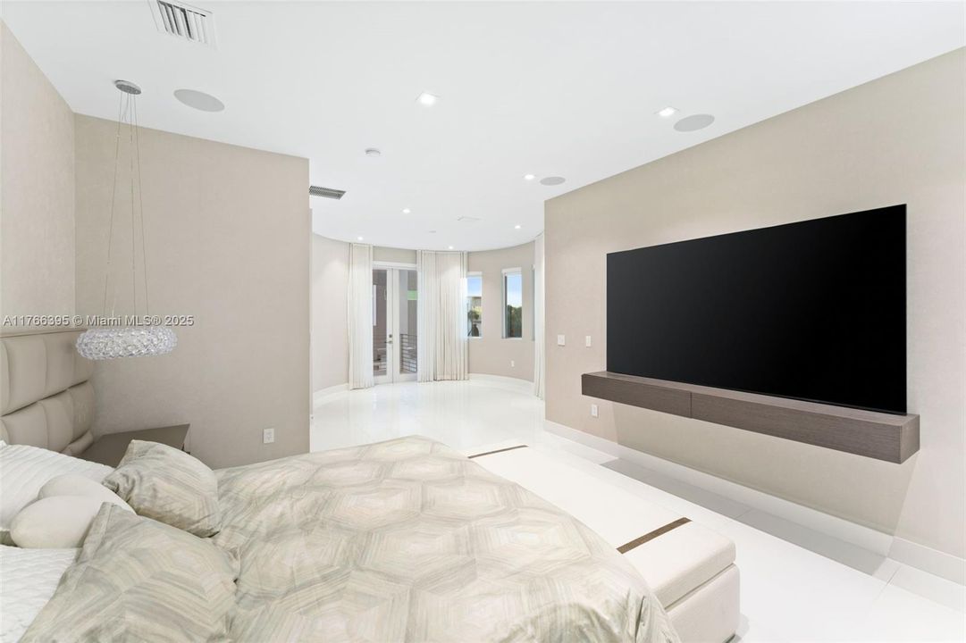 На продажу: $3,495,000 (5 спален, 5 ванн, 3737 Квадратных фут)