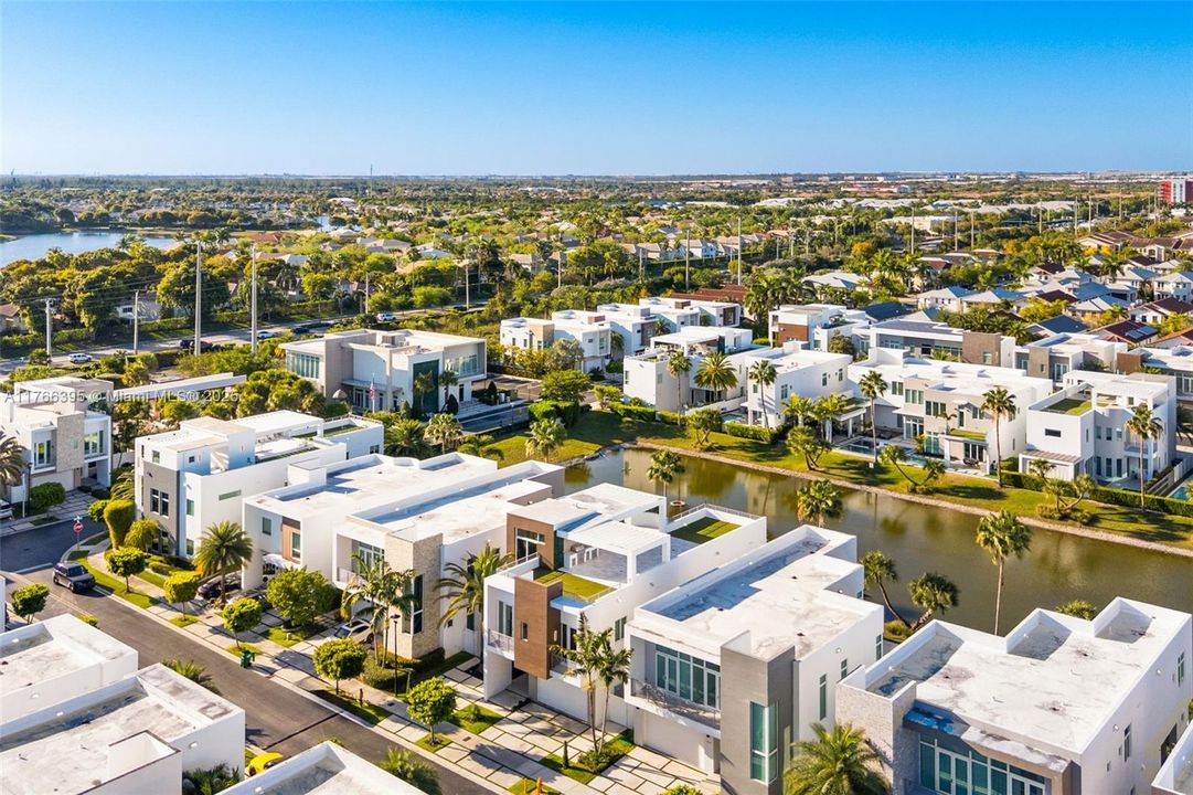 На продажу: $3,495,000 (5 спален, 5 ванн, 3737 Квадратных фут)