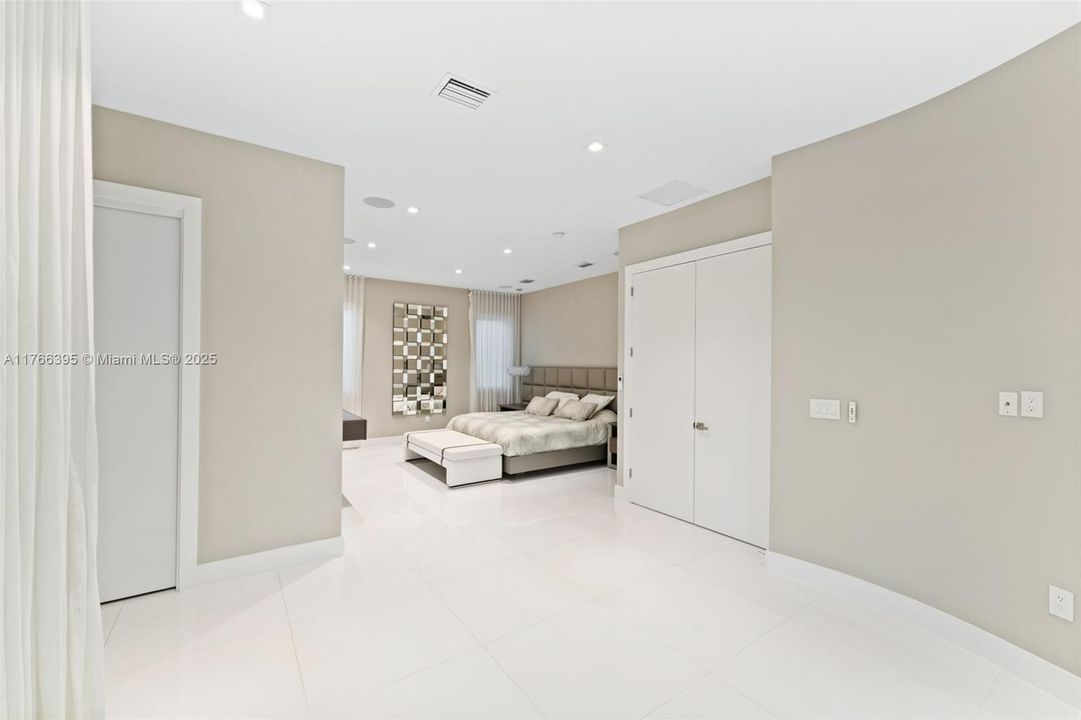 На продажу: $3,495,000 (5 спален, 5 ванн, 3737 Квадратных фут)