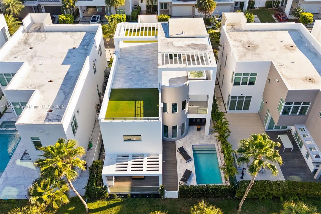 На продажу: $3,495,000 (5 спален, 5 ванн, 3737 Квадратных фут)