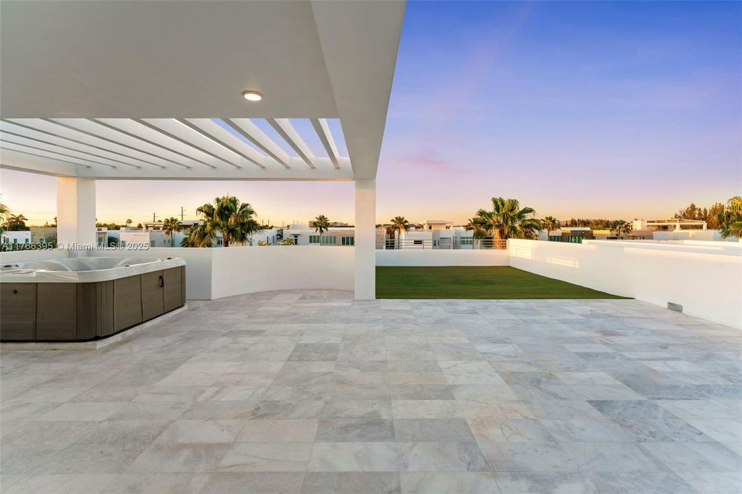 На продажу: $3,495,000 (5 спален, 5 ванн, 3737 Квадратных фут)