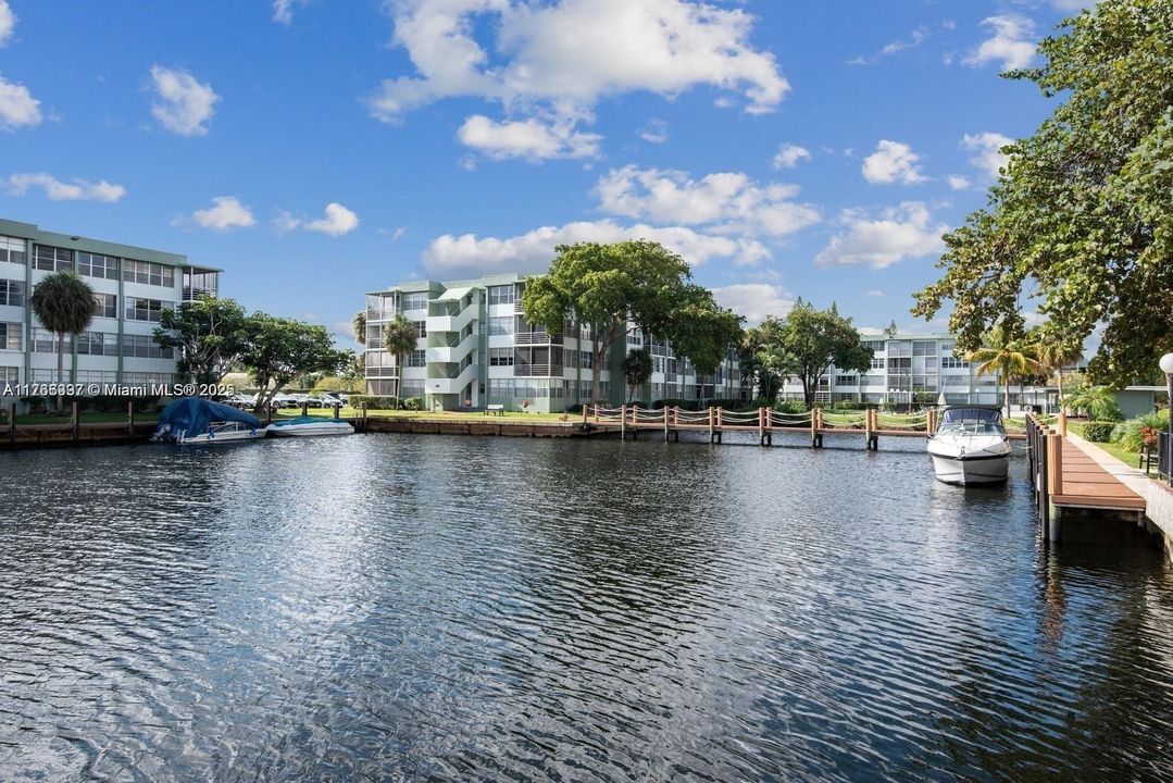 最近售出: $199,000 (2 贝兹, 2 浴室, 1040 平方英尺)