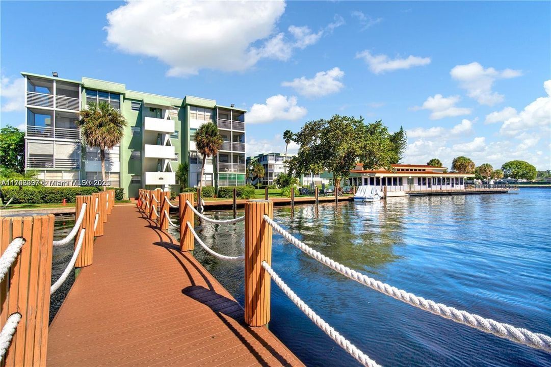 最近售出: $199,000 (2 贝兹, 2 浴室, 1040 平方英尺)