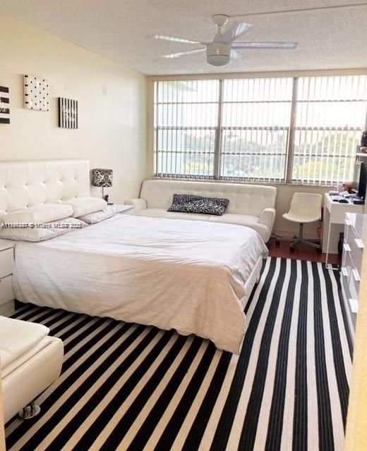 最近售出: $199,000 (2 贝兹, 2 浴室, 1040 平方英尺)