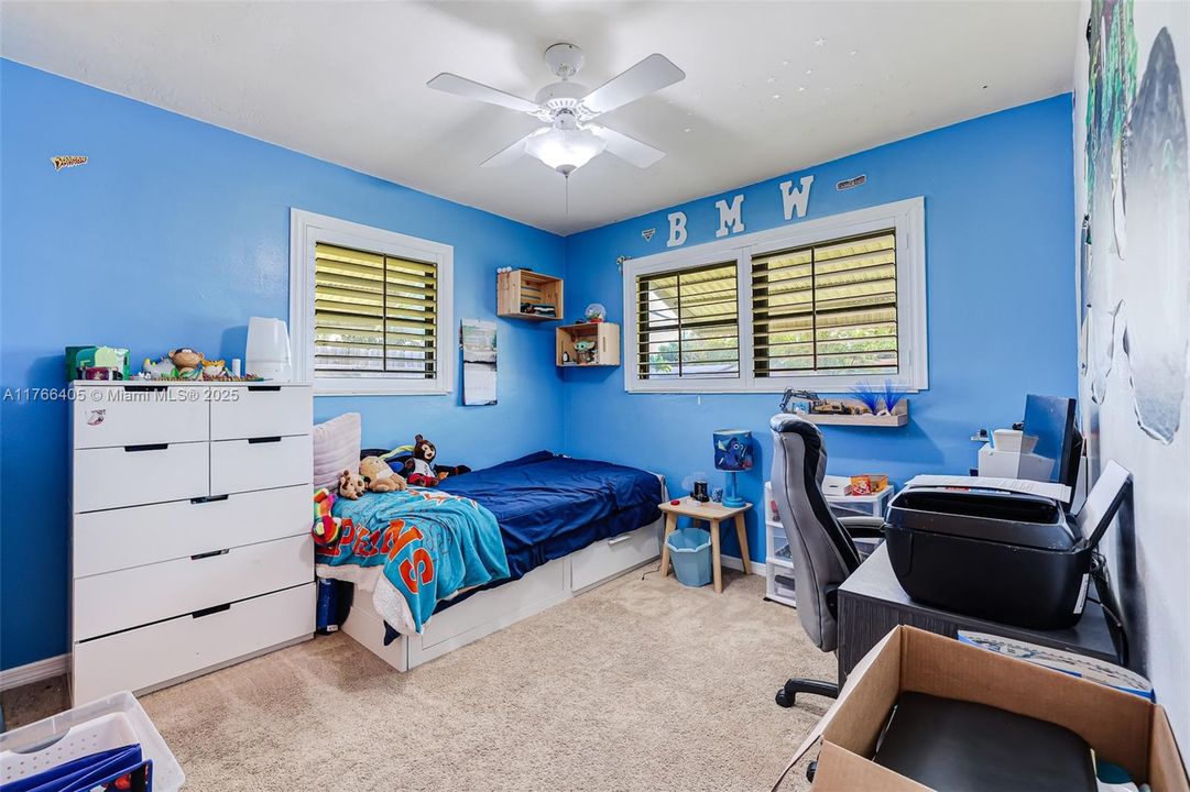 最近售出: $599,500 (4 贝兹, 2 浴室, 1450 平方英尺)